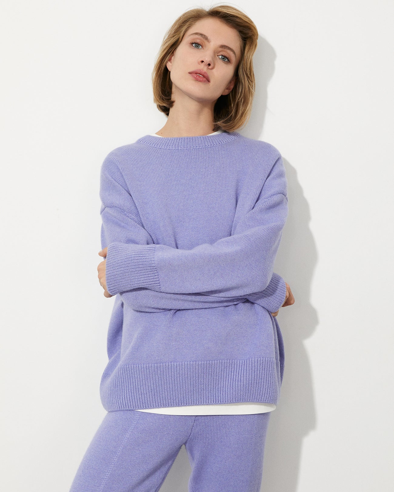Loose knit round neck top with pullover