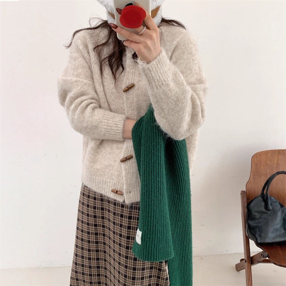 Round neck sweater women's cow horn button jacket