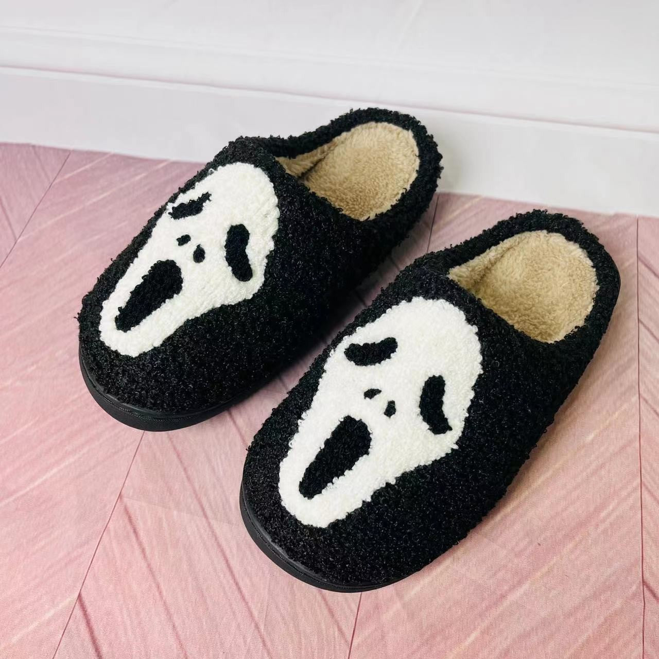 Winter Cute Cartoon Smile Flannel Slippers Wholesale Home Fuzzy Slippers