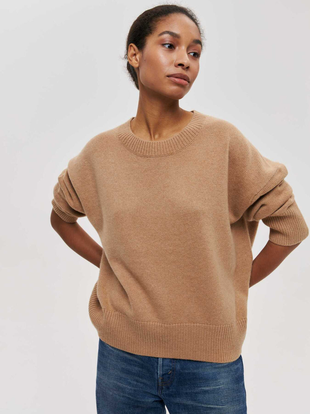 Loose knit round neck top with pullover