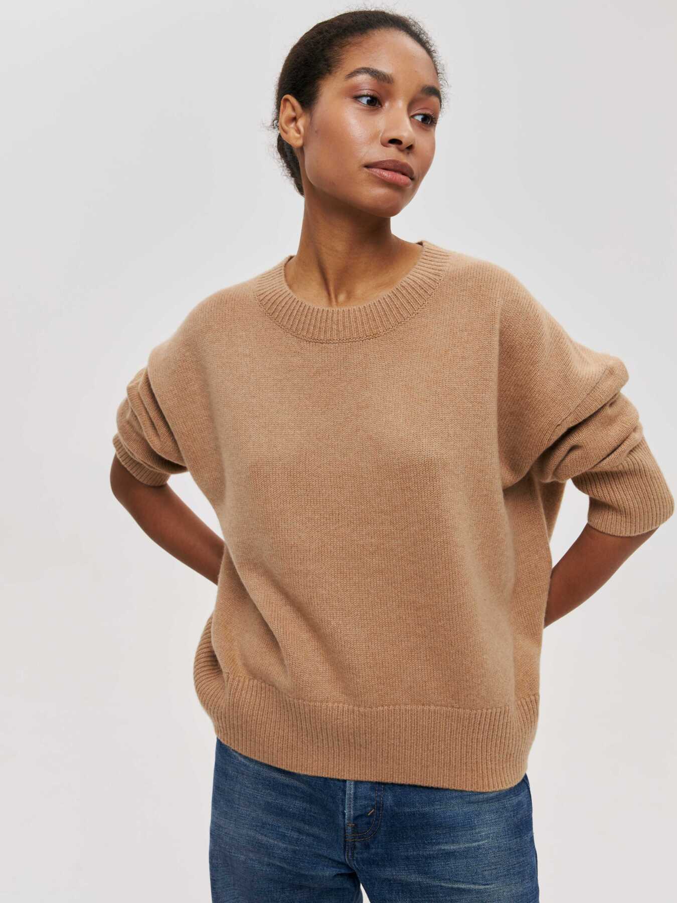 Loose knit round neck top with pullover