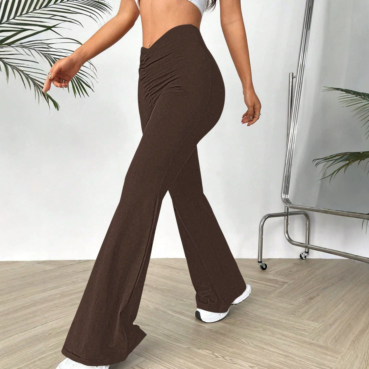 V-shaped waist slimming elastic pants