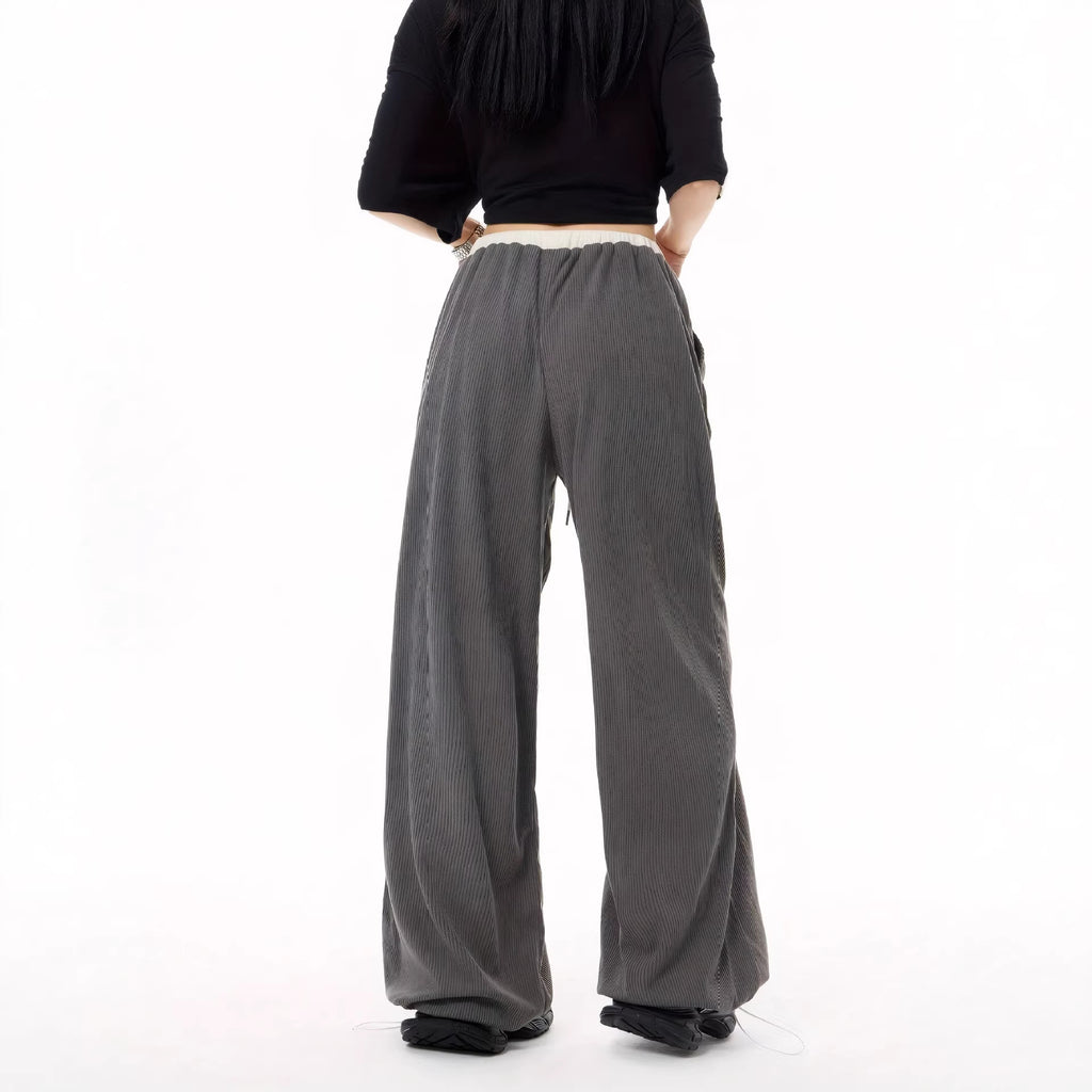Straight leg slimming and wide leg pants with a sense of drape