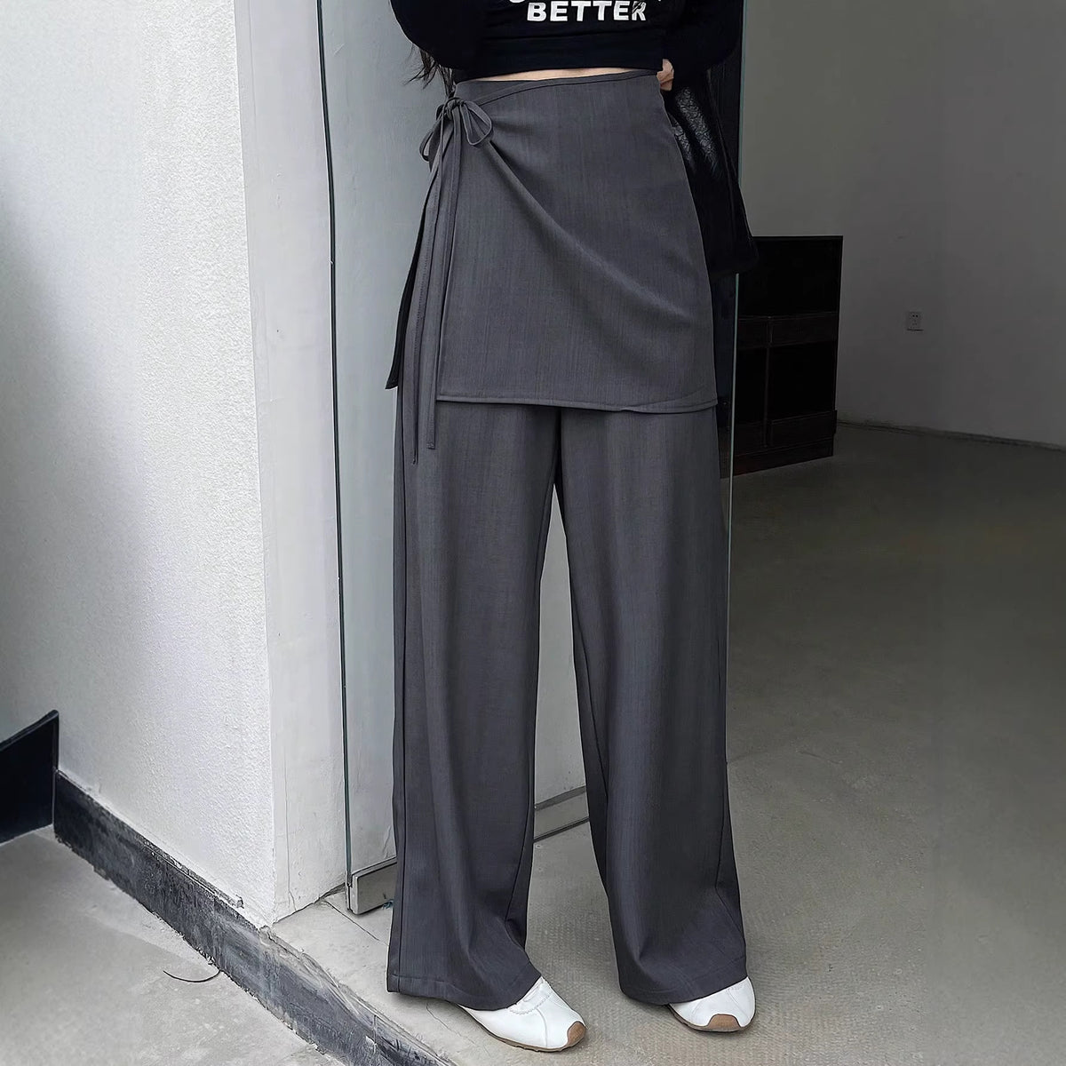 Bending knife straight leg pants