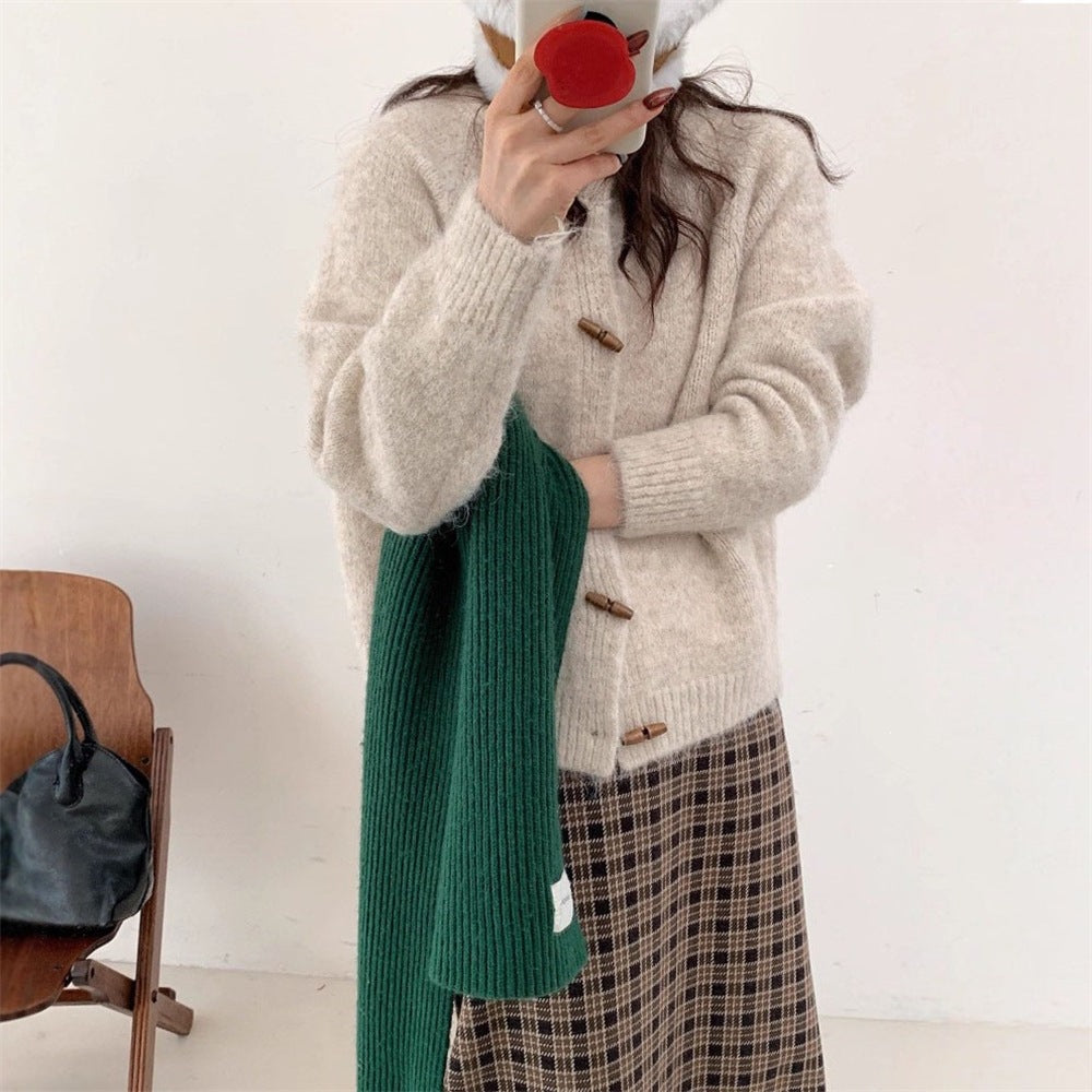 Round neck sweater women's cow horn button jacket
