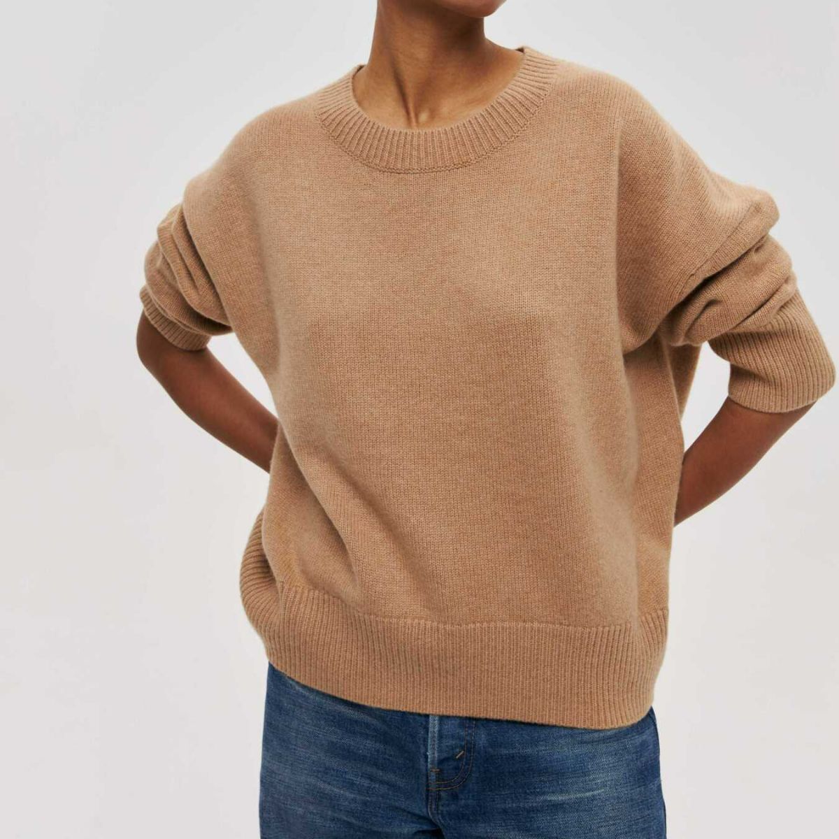 Loose knit round neck top with pullover