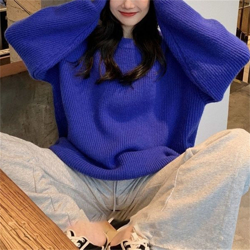 Round neck pullover long sleeved knitted sweater