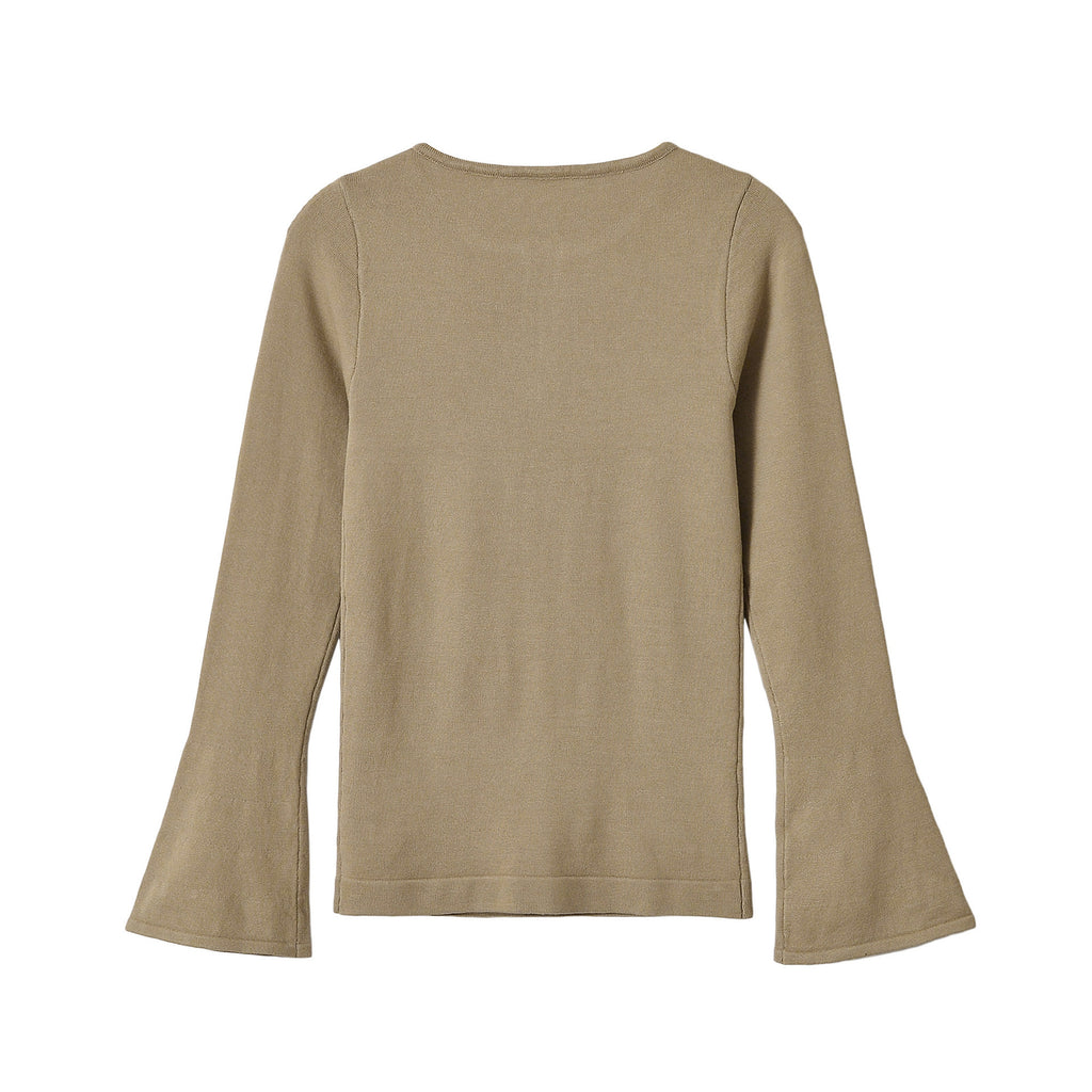 Long sleeved solid color T-shirt
