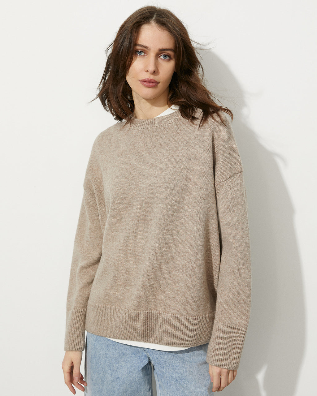 Loose knit round neck top with pullover