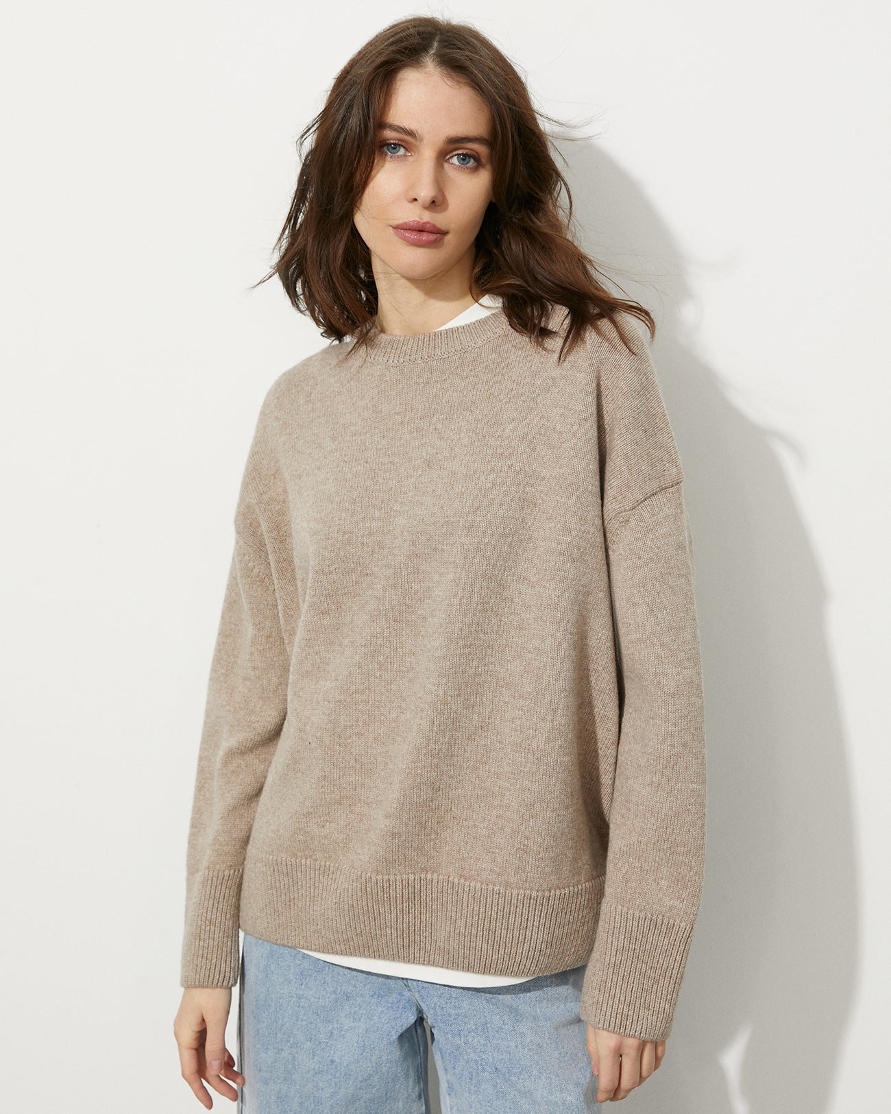 Loose knit round neck top with pullover