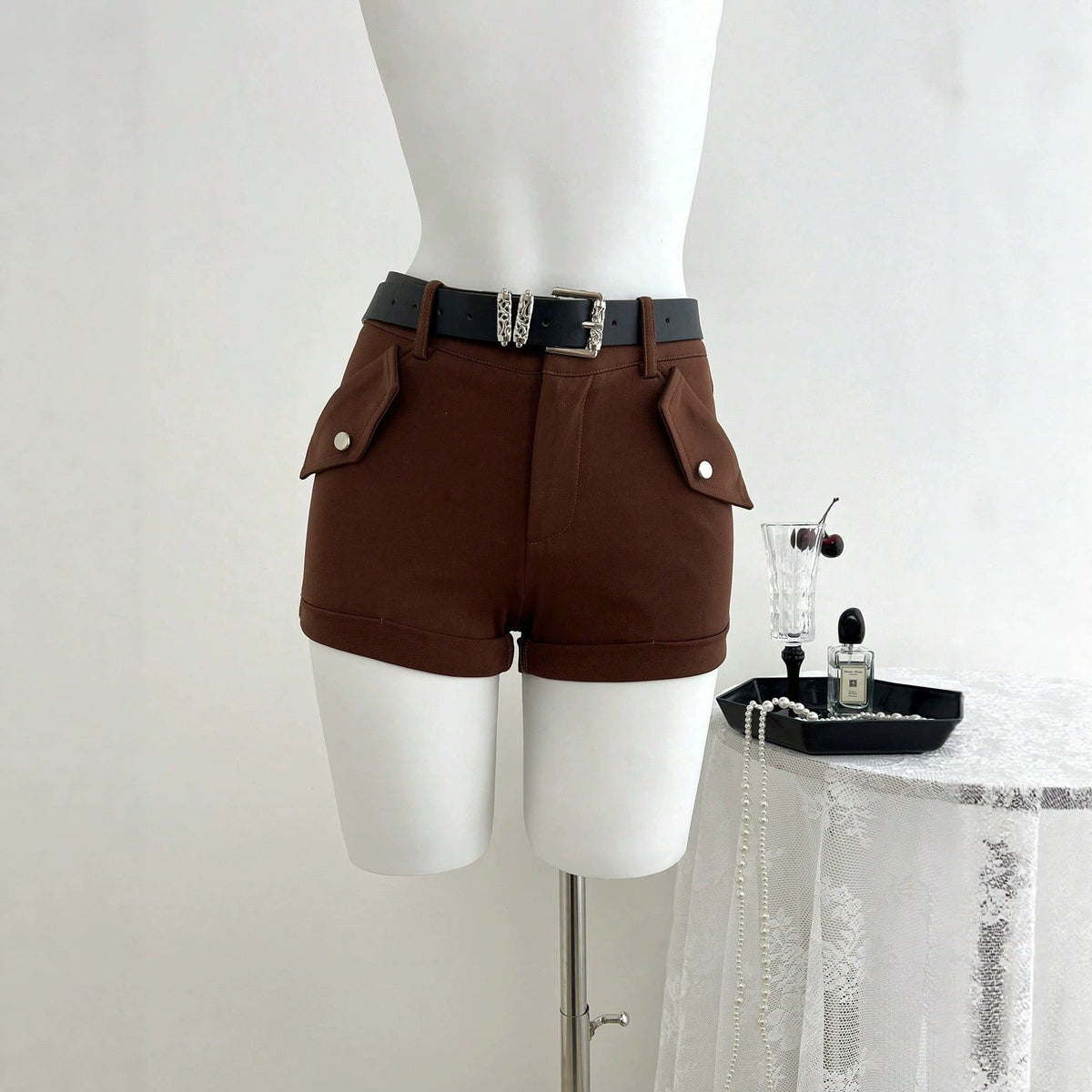 Low waist slimming and hip hugging women's shorts