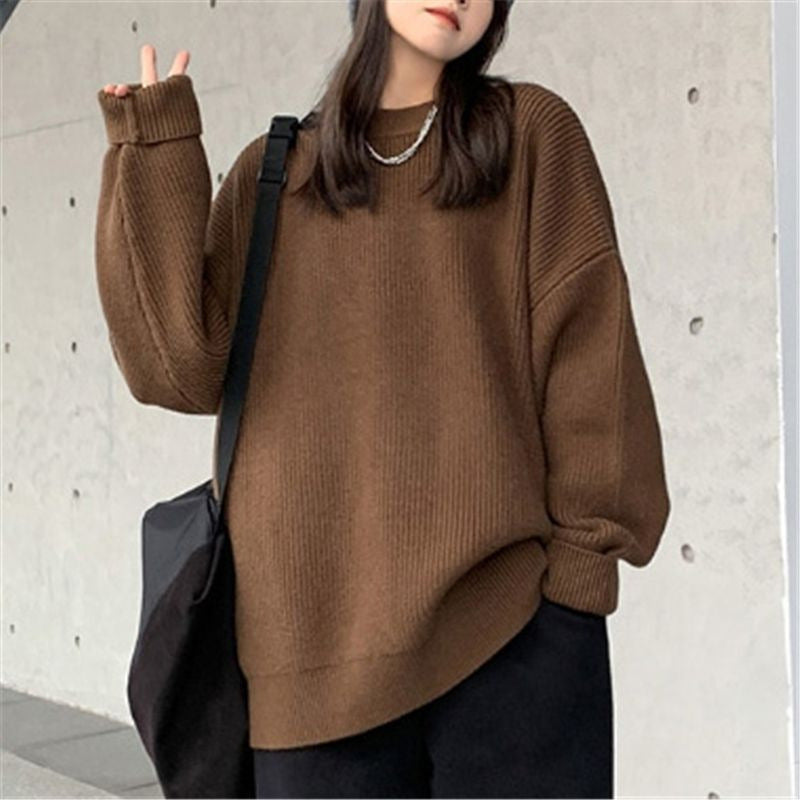 Round neck pullover long sleeved knitted sweater