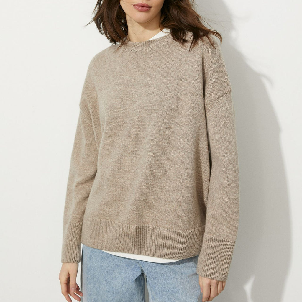 Loose knit round neck top with pullover