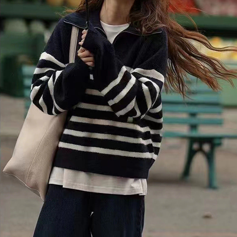 Knitted sweater with collar and zipper for women