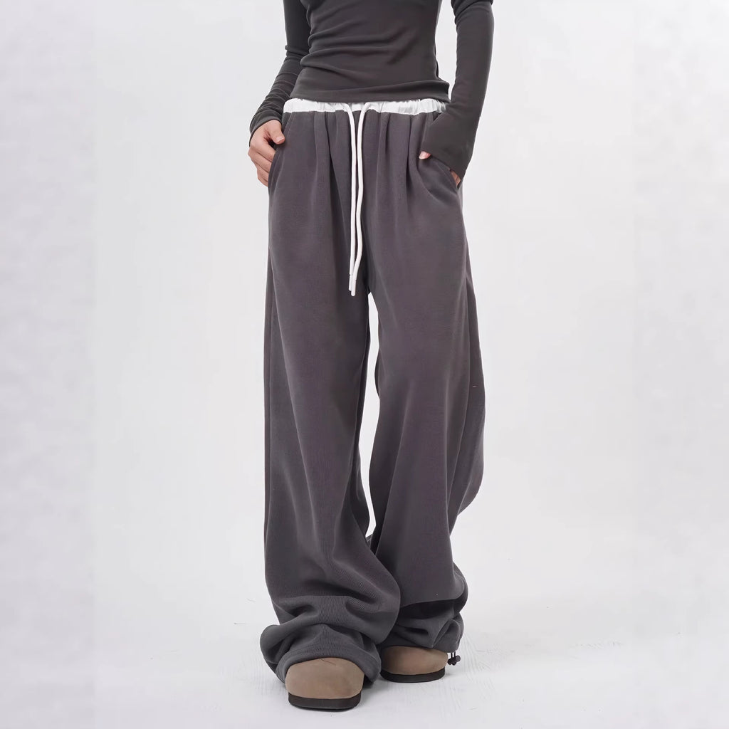 Straight leg slimming and wide leg pants with a sense of drape