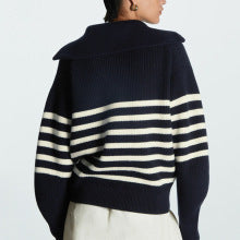 Knitted sweater with collar and zipper for women