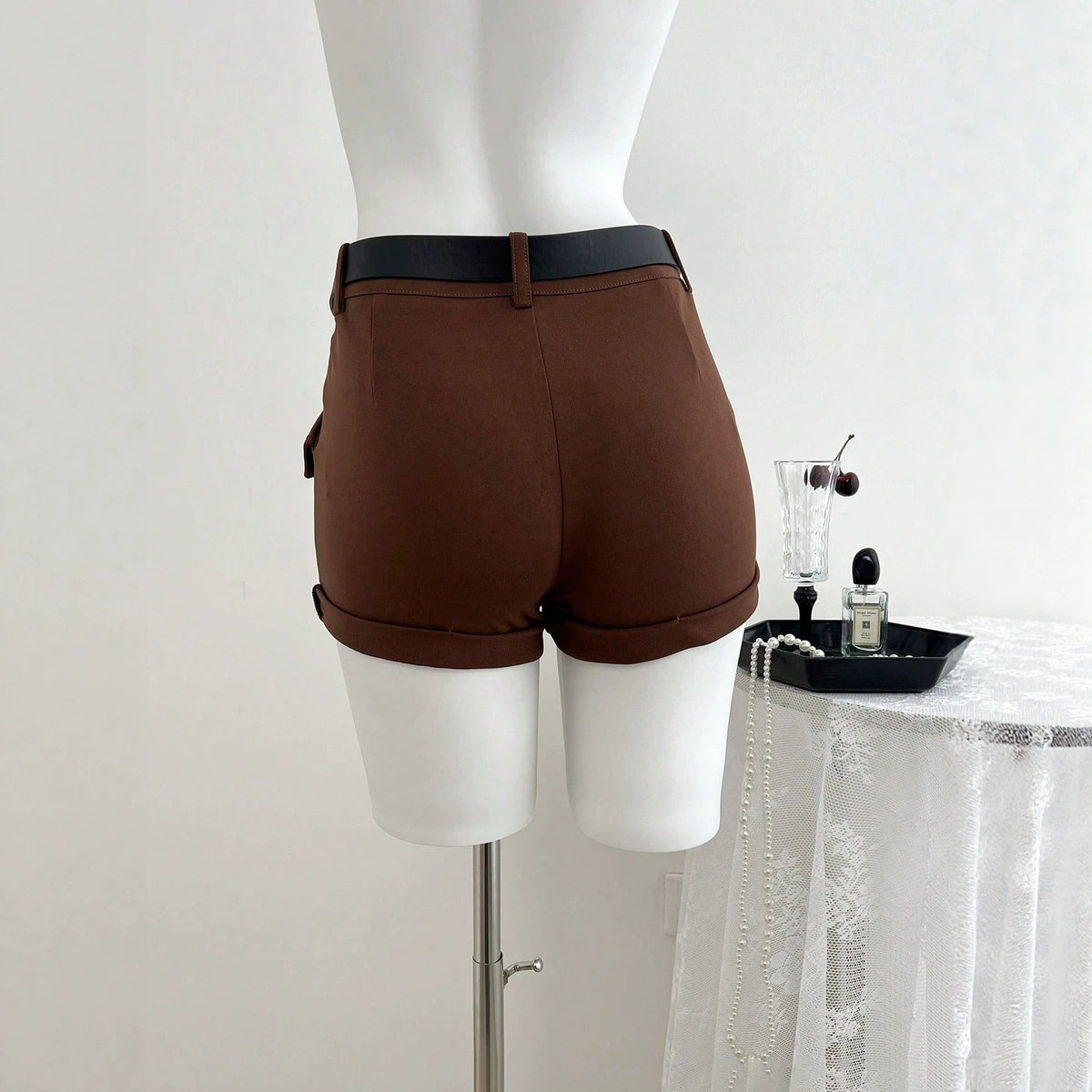 Low waist slimming and hip hugging women's shorts
