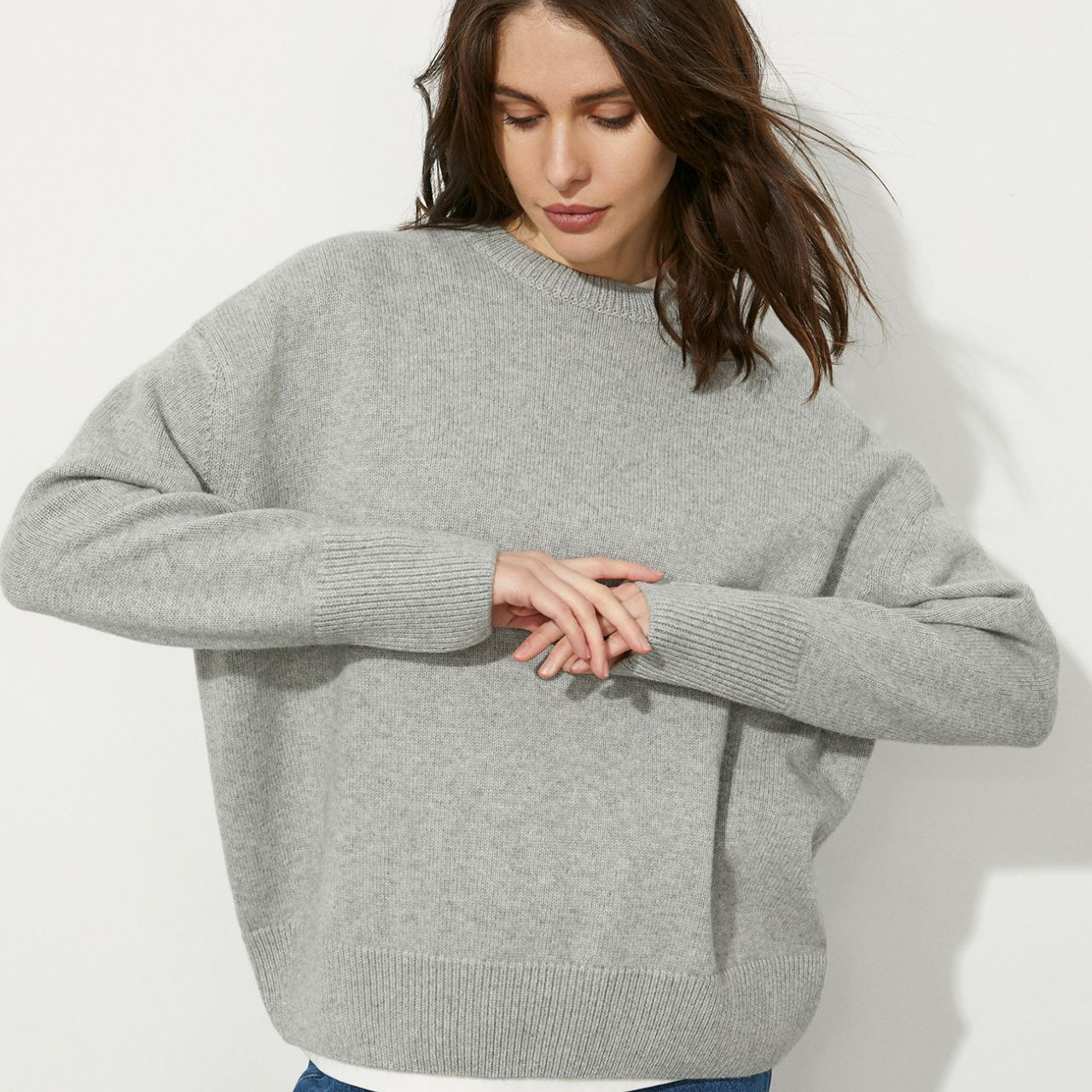 Loose knit round neck top with pullover