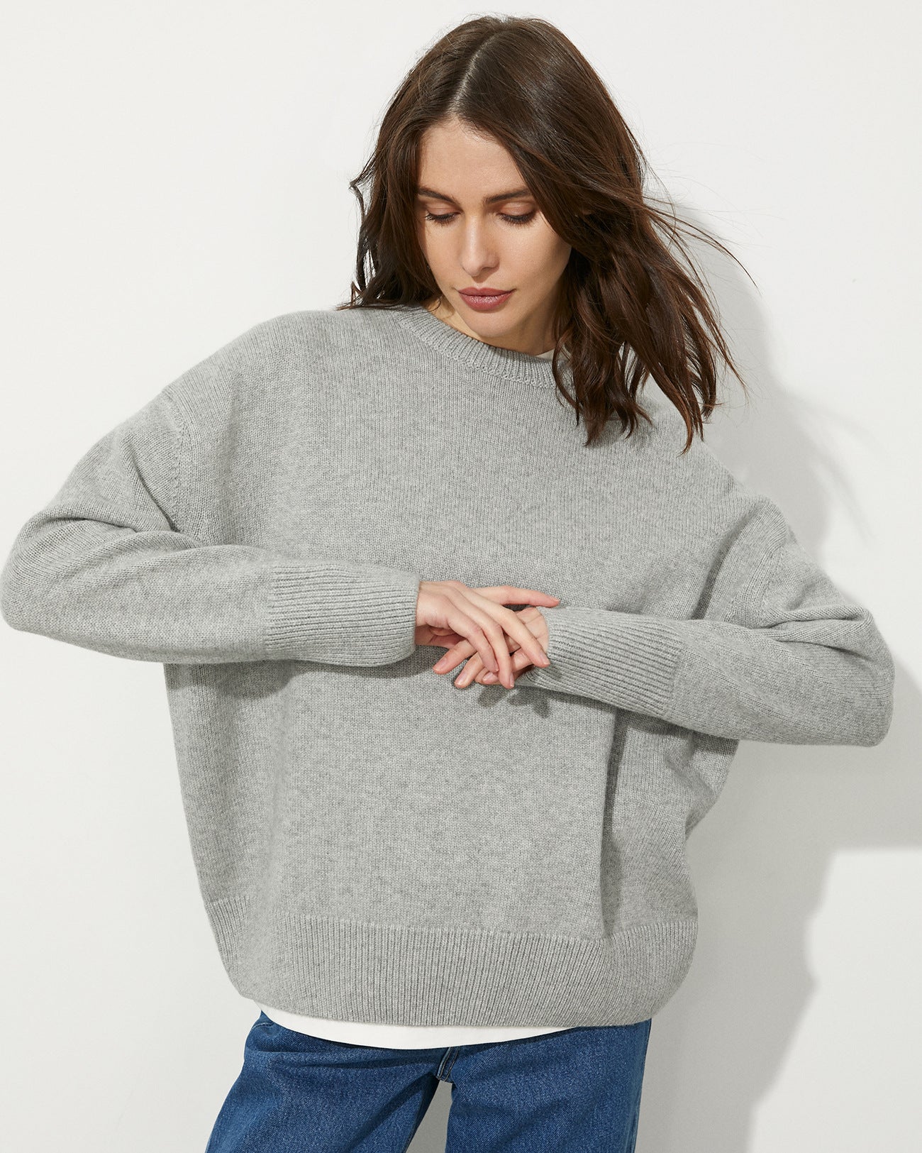 Loose knit round neck top with pullover