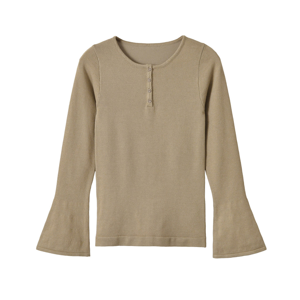 Long sleeved solid color T-shirt