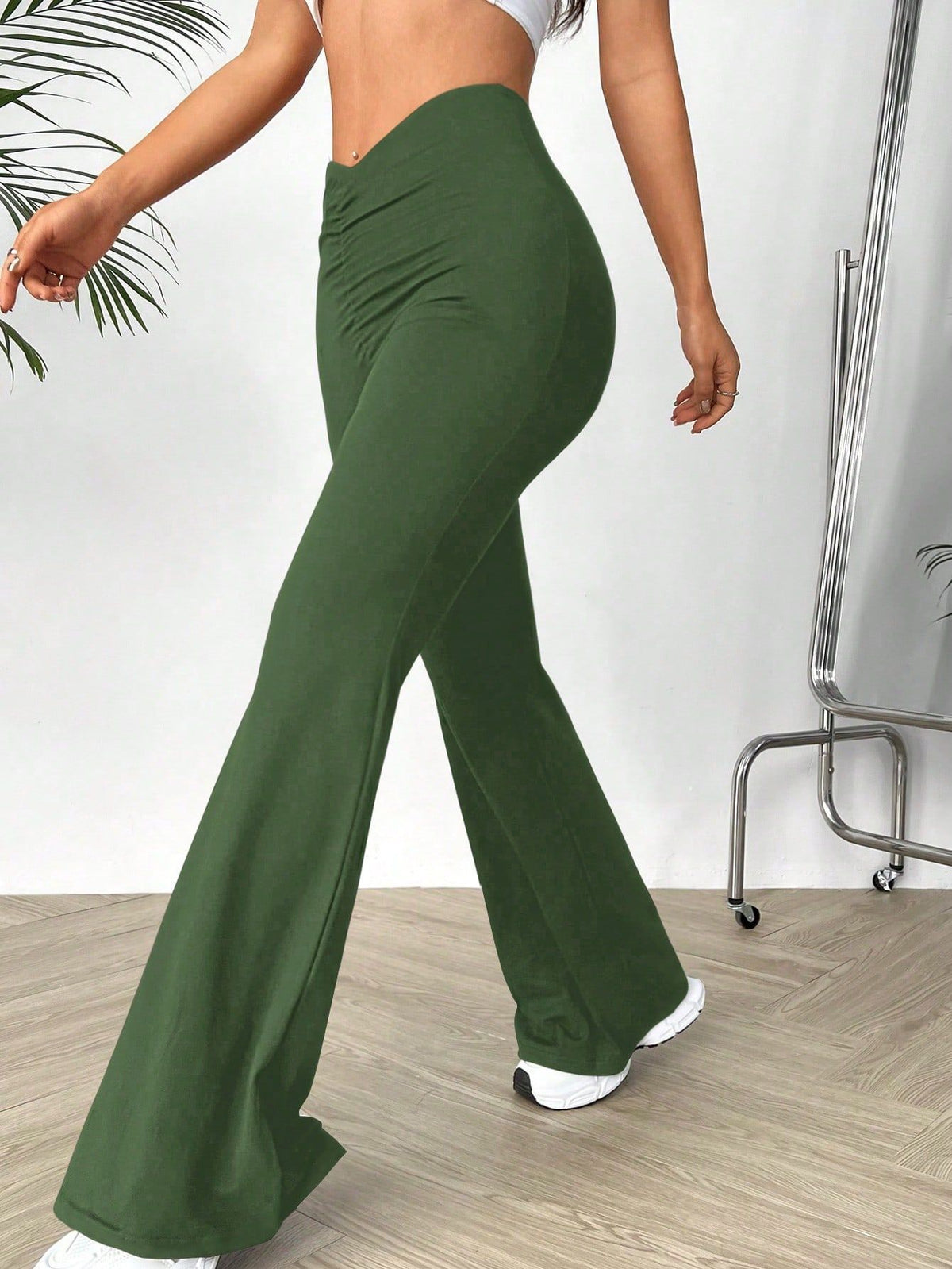 V-shaped waist slimming elastic pants