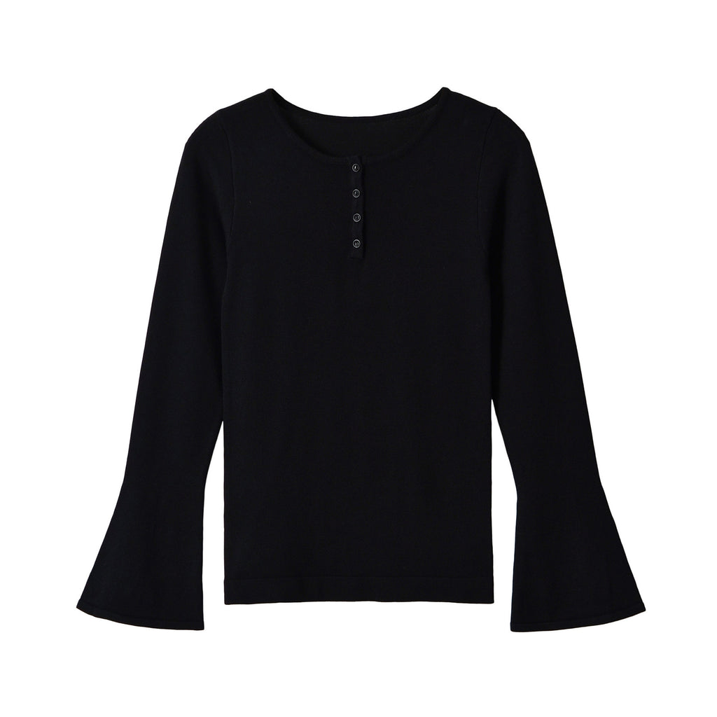 Long sleeved solid color T-shirt